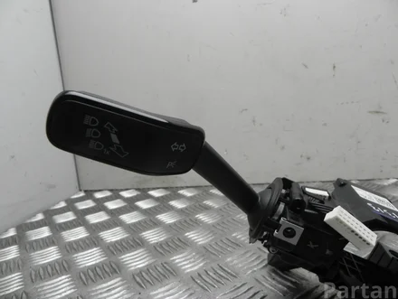 Volkswagen 3Q0 953 521 P, 5Q0 953 502 M / 3Q0953521P, 5Q0953502M PASSAT Variant (3G5) 2015 Steering column multi-switch