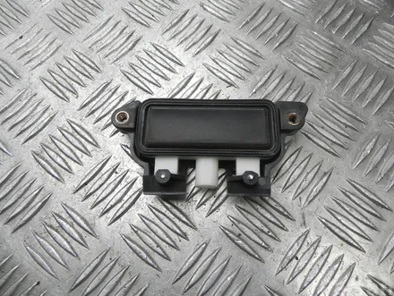 Tesla 649 MODEL S 2015 Boot lid/tailgate button