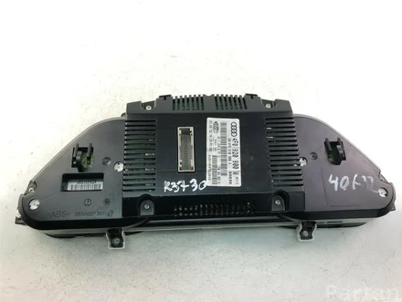 Audi 4F0920900M A6 (4F2, C6) 2009 Dashboard (instrument cluster)