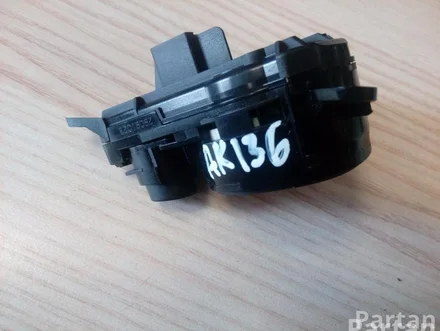 Mercedes-Benz A 204 821 01 51 / A2048210151 C-CLASS (W204) 2010 Multifunction button set for steering wheel
