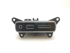 Dodge 68289895AA, 61571C2136 DURANGO (WD) 2017 Įvesties įrenginys USB
