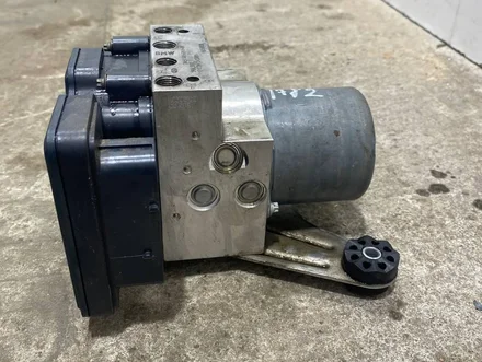 BMW 6865860, 6865862, 6797679, 6856838, 6856841 7 (F01, F02, F03, F04) 2014 Unité de commande hydraulique ABS