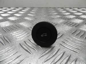 Chevrolet 299113833 CAMARO 2016 Boot lid/tailgate button