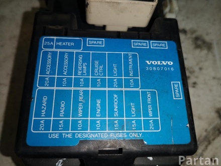 VOLVO 30807016 V40 Estate (VW) 1999 Fuse Box