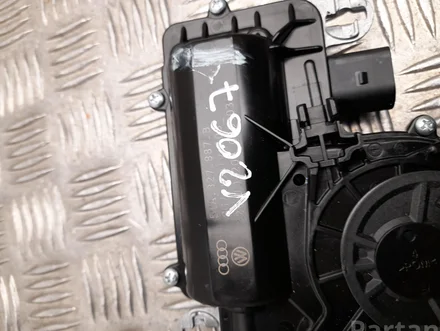 Škoda 5TA 827 887 B / 5TA827887B SUPERB III Estate (3V5) 2020 Striker plate with motor for power latch