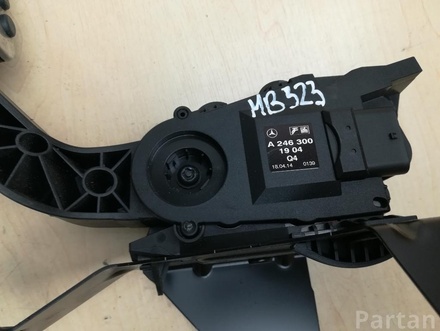 MERCEDES-BENZ A 246 300 19 04 / A2463001904 CLA купе (C117) 2014 Педаль акселератора