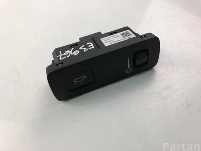 Volvo P31443873 XC60 II (246) 2019 Boot lid/tailgate button