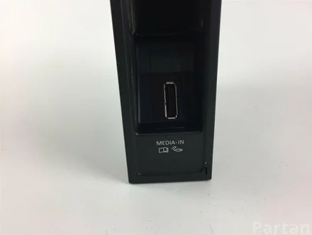 Škoda 5N0035342D OCTAVIA II Combi (1Z5) 2013 Multimedia interface box with control unit
