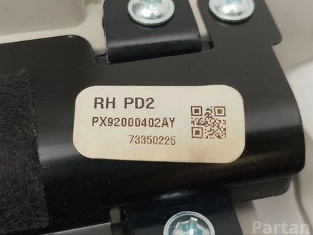 Chrysler PX92000402AY Pacifica 2018 Солнцезащитная шторка для стекла двери правой сторонe