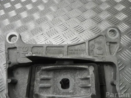 Renault 11220D MEGANE III Grandtour (KZ0/1) 2013 Bracket