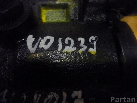MERCEDES-BENZ 167008557R A-CLASS (W176) 2013 Bomba de combustible