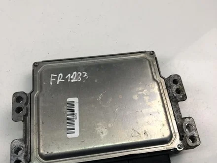 Renault 237100121R; 237100425R / 237100121R, 237100425R MEGANE III Hatchback (BZ0_) 2010 Control unit for engine