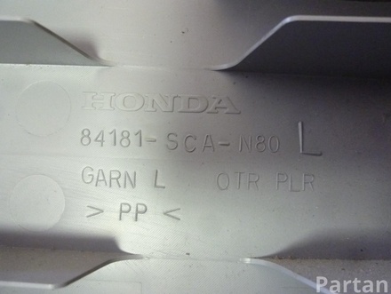 HONDA 84181-SCA-N80 / 84181SCAN80 CR-V II (RD_) 2005 Cubierta, Soporte -C (al lado de puertas traseras)