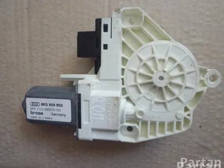 Audi 8K0 959 802 / 8K0959802 Q5 (8R) 2010 Window lifter motor Right Front