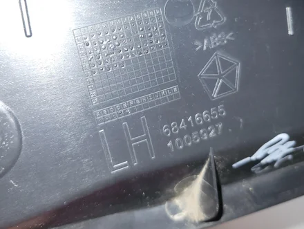 Chrysler 68416655 Pacifica 2018 Rembourrage de coffre