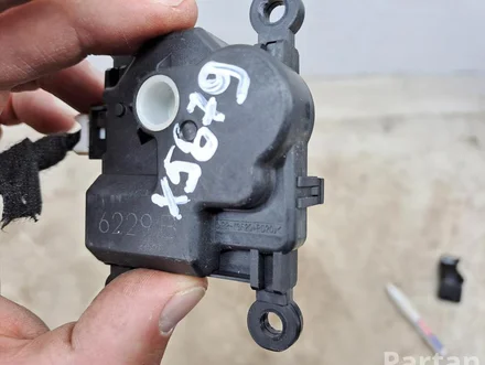 Mazda GF20PD20 CX-3 (DK) 2016 Adjustment motor for regulating flap