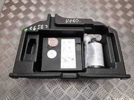 Audi 8W0 012 196 K / 8W0012196K A4 (8W2, B9) 2022 Tool box