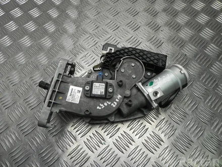 Mercedes-Benz A 212 820 18 42 / A2128201842 E-CLASS (W212) 2010 Striker plate with motor for power latch