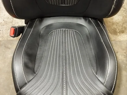 Aston Martin DB11 (AM5) 2019 Driver seat