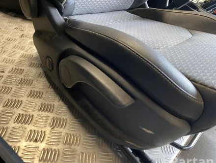 Kia CEE'D sportwagon (CD) 2021 Set of seats Door panel Armrest 