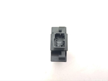 Audi ZBAT0085D00, CZ113940-0050 / ZBAT0085D00, CZ1139400050 Q7 (4M) 2017 Motor de ajuste para regulación  de solapa