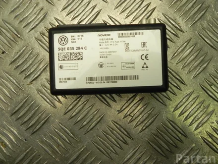 Volkswagen 5QE 035 284 C / 5QE035284C PASSAT Variant (3G5) 2016 Interface box (control unit 'bluetooth')