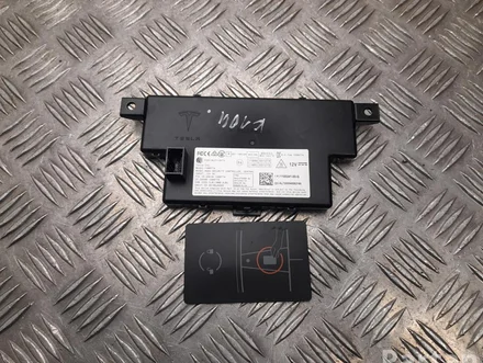Tesla 1100241-00-G / 110024100G MODEL 3 2020 Control Unit, central locking system